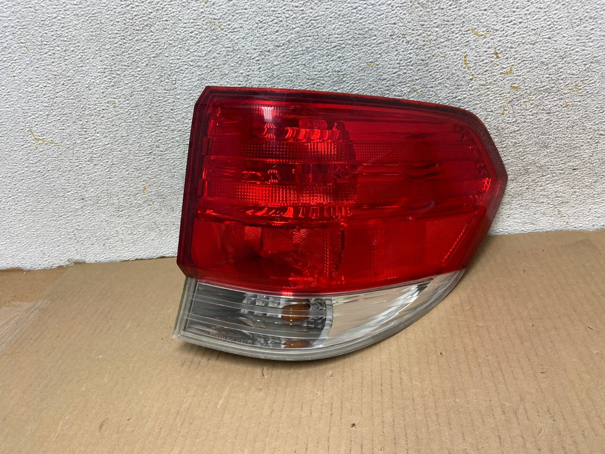 2008 2009 2010 Honda Odyssey Right Passenger Side Tail Light AH3032 LK0