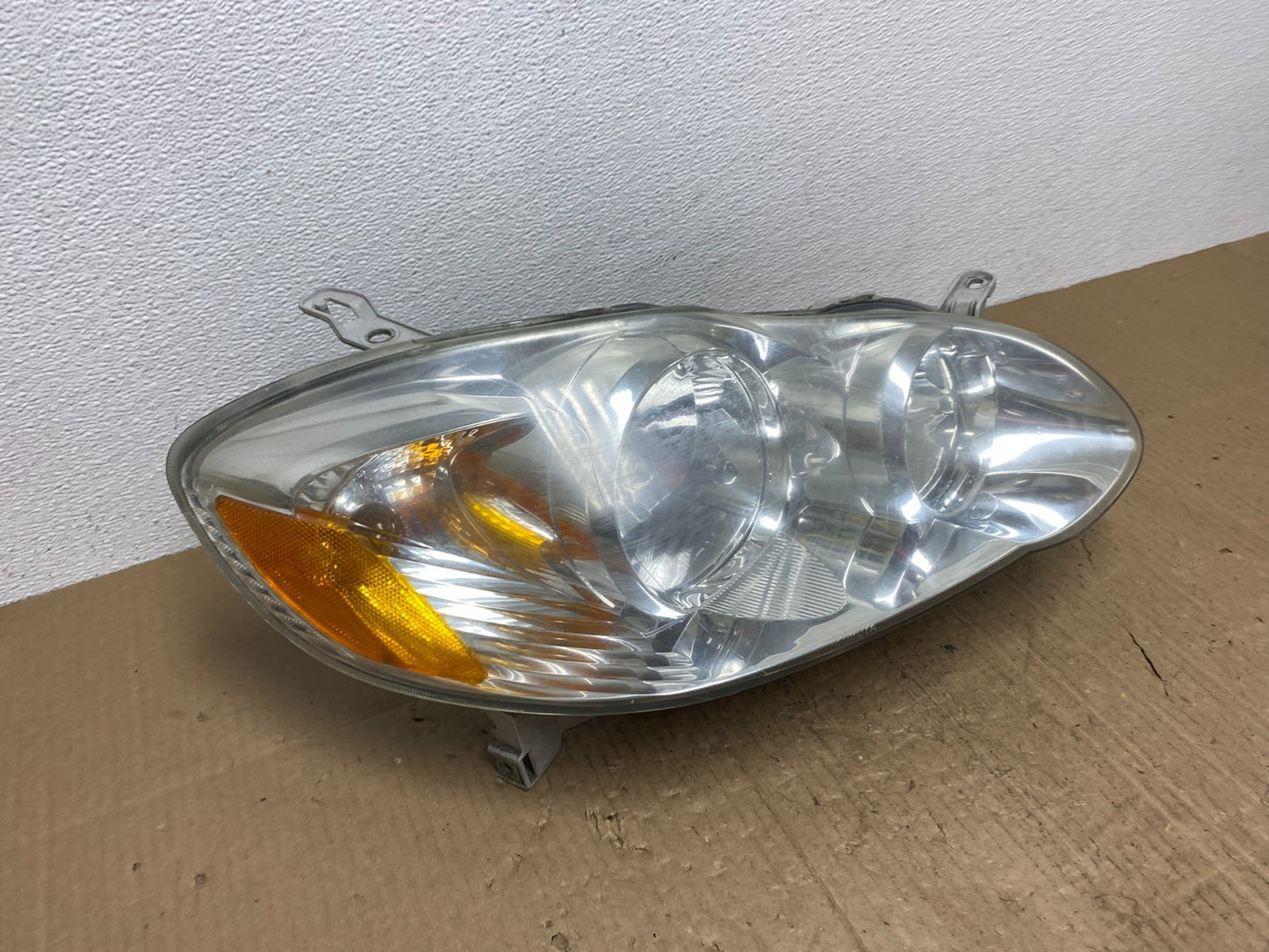 2005 to 2008 Toyota Corolla Right Passenger RH side Headlight Oem AB8450 DW1