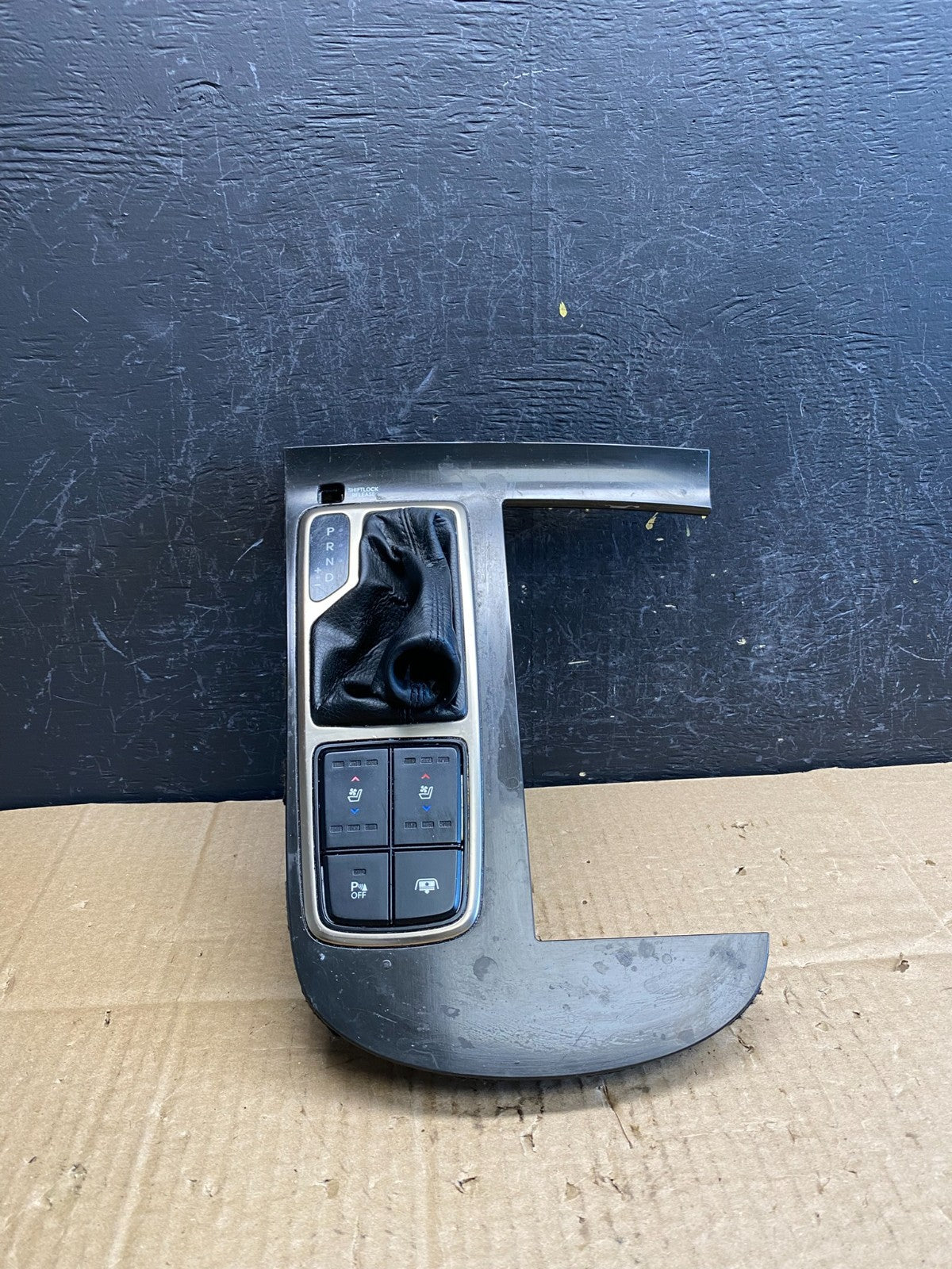 2012 to 2017 Hyundai Azera Center Console Shifter Bezel Trim ab3148 DG0