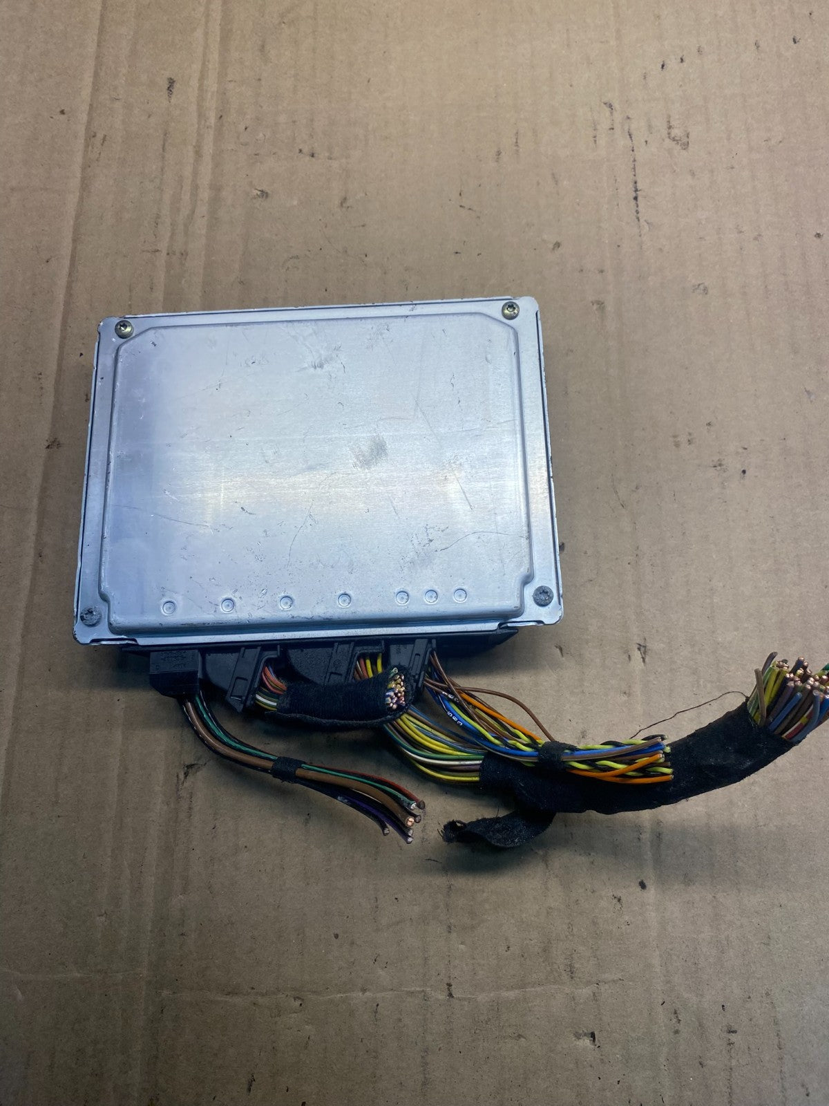 2004 to 2005 BMW 330i ECU ECM Engine Control Module Computer ae2200 DG1