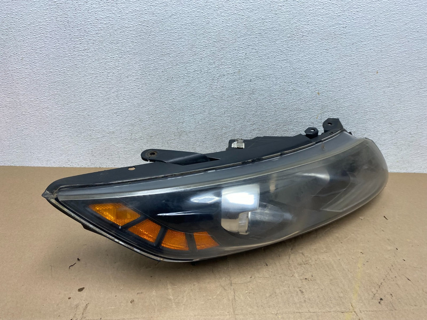 2011-2013 Kia Optima Right Passenger RH Side Headlight Halogen AE6784 DW2