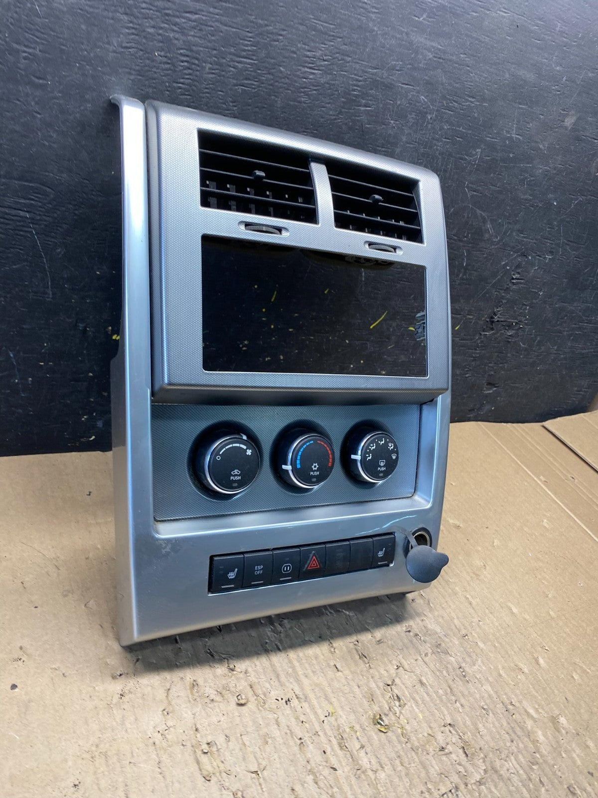 2008 to 2012 Jeep Liberty Dash Climate Temperature Control Radio Bezel T1653 DG2