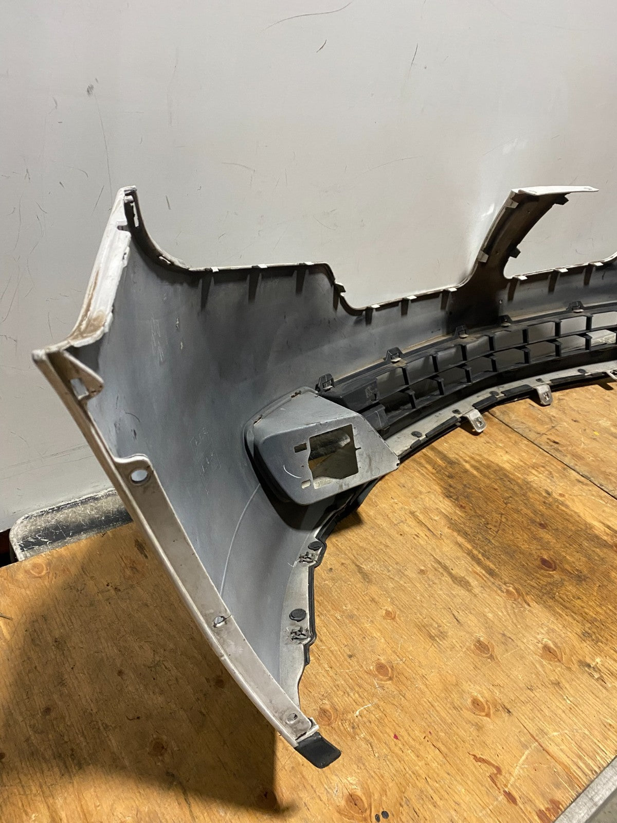2010 to 2012 Lincoln MKT Front Bumper Cover R17539