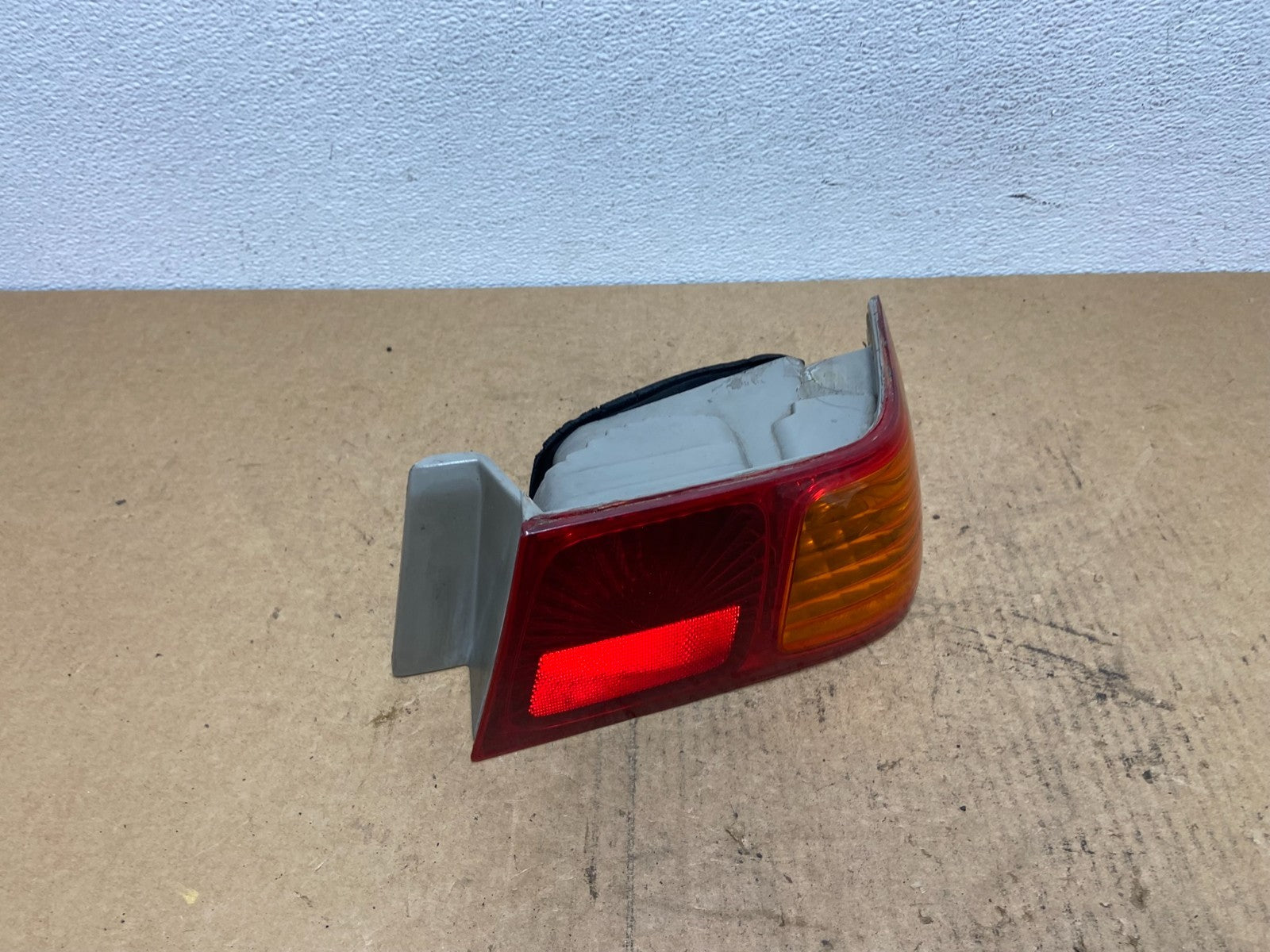 2000 to 2001 Toyota Camry Right Passenger Rh Tail Light OEM AC3158 DW2