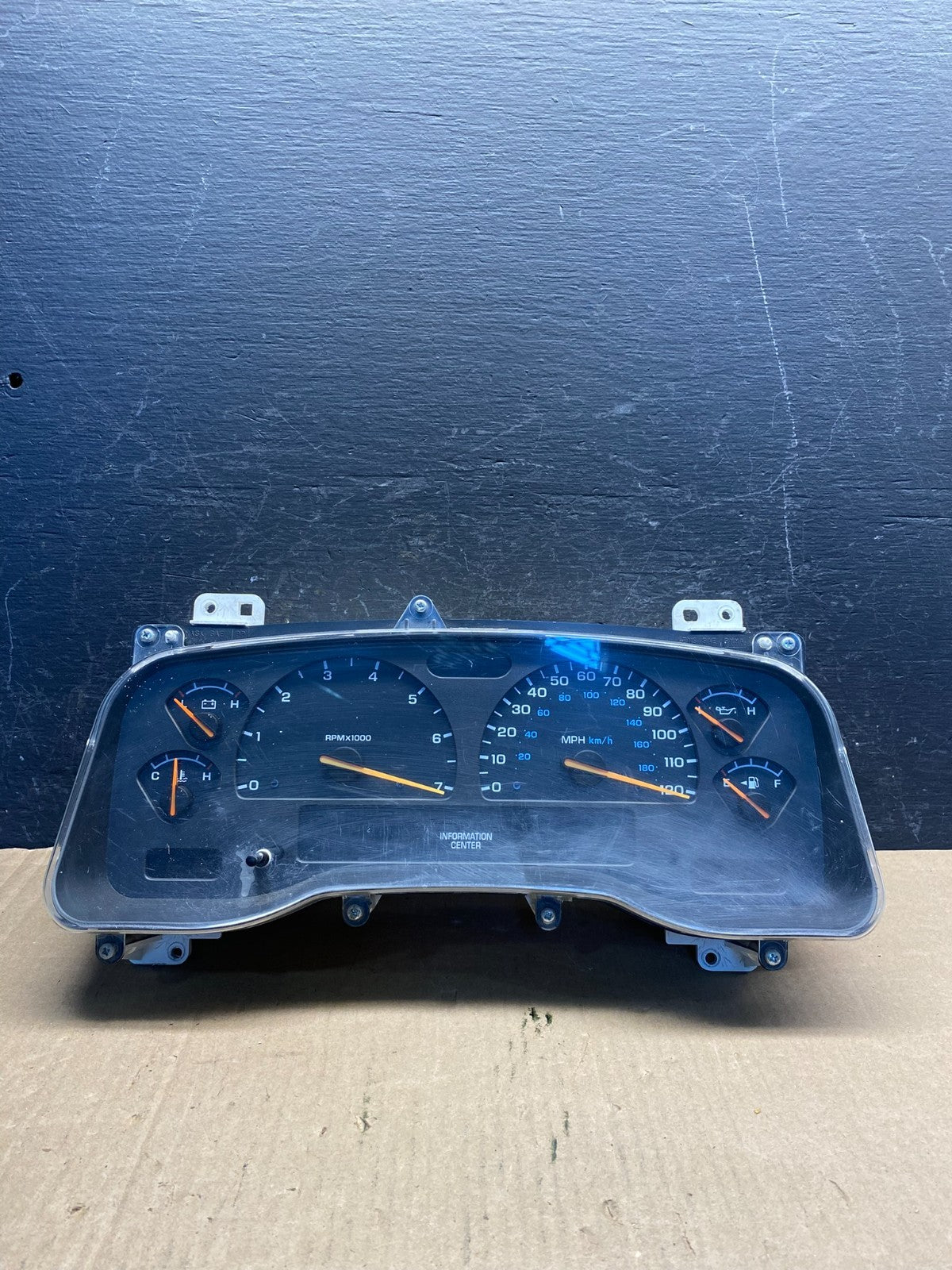 2001 2002 2003 Dodge Durango Speedometer Instrument Cluster Gauge AE7627 DG0