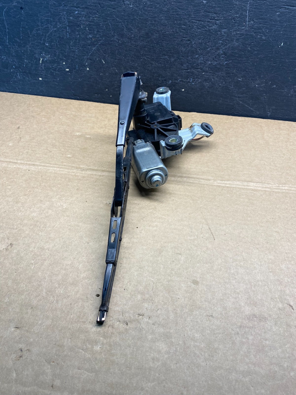 2010 to 2016 Cadillac SRX Rear Windshield Washer Wiper Motor af6880 DG2
