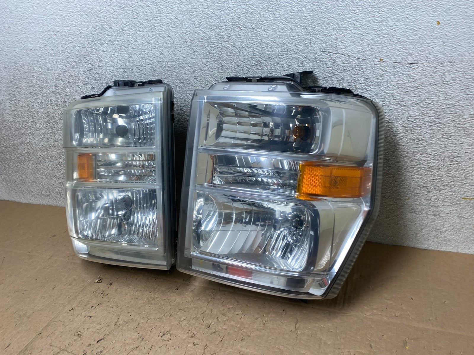2008-2014 Ford Econoline E150 E250 E350 Left+Right Headlights W1121 DW1