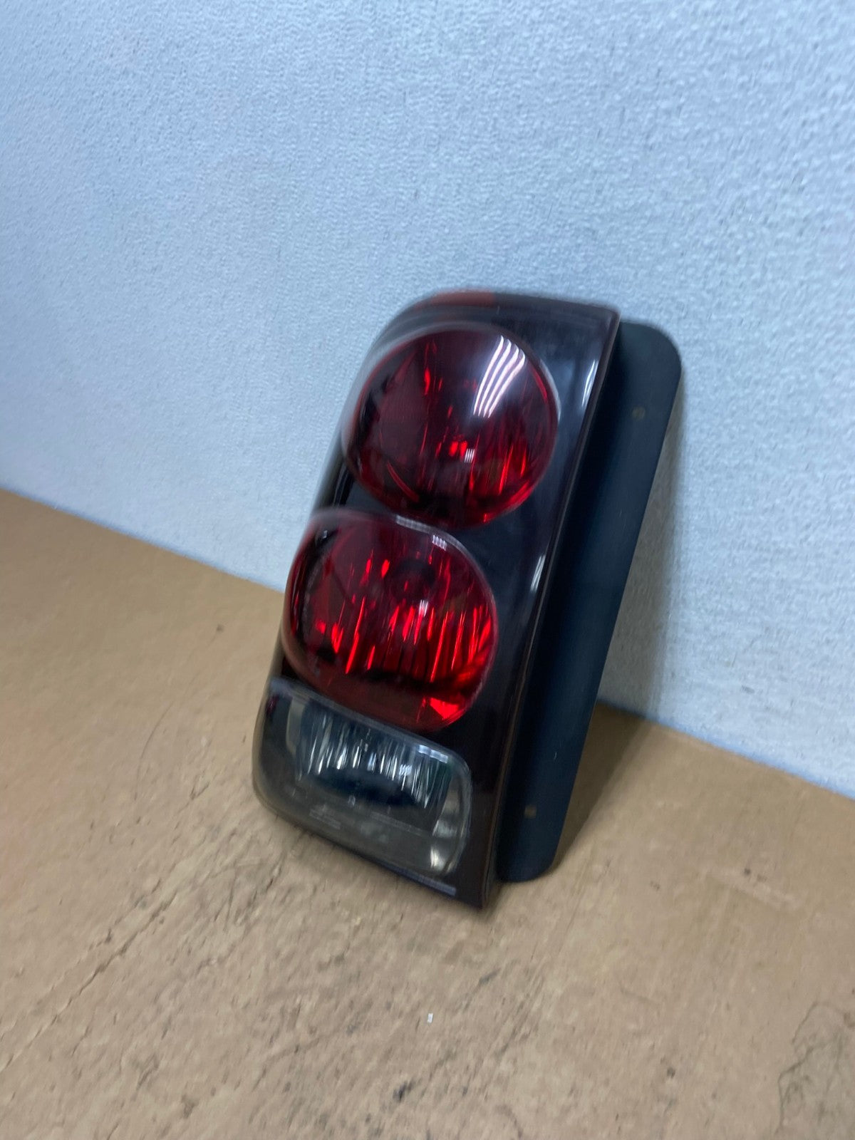 2002 to 2009 Chevrolet Trailblazer Left Driver LH Side Tail Light AD0541 LK1