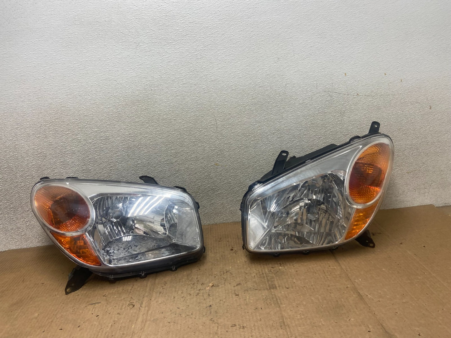 2004 2005 Toyota Rav4 Left+Right Side Headlights Halogen Oem AA6833 DW0