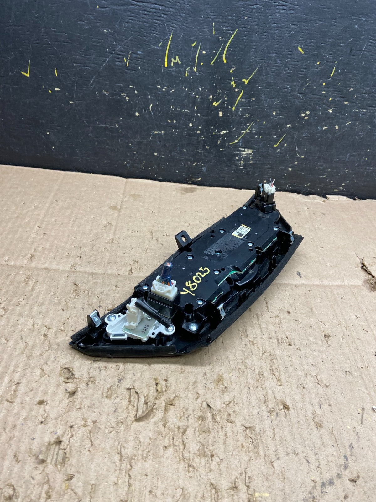 2013 to 2015 Nissan Pathfinder Information Display Control OEM Y8025 DG3