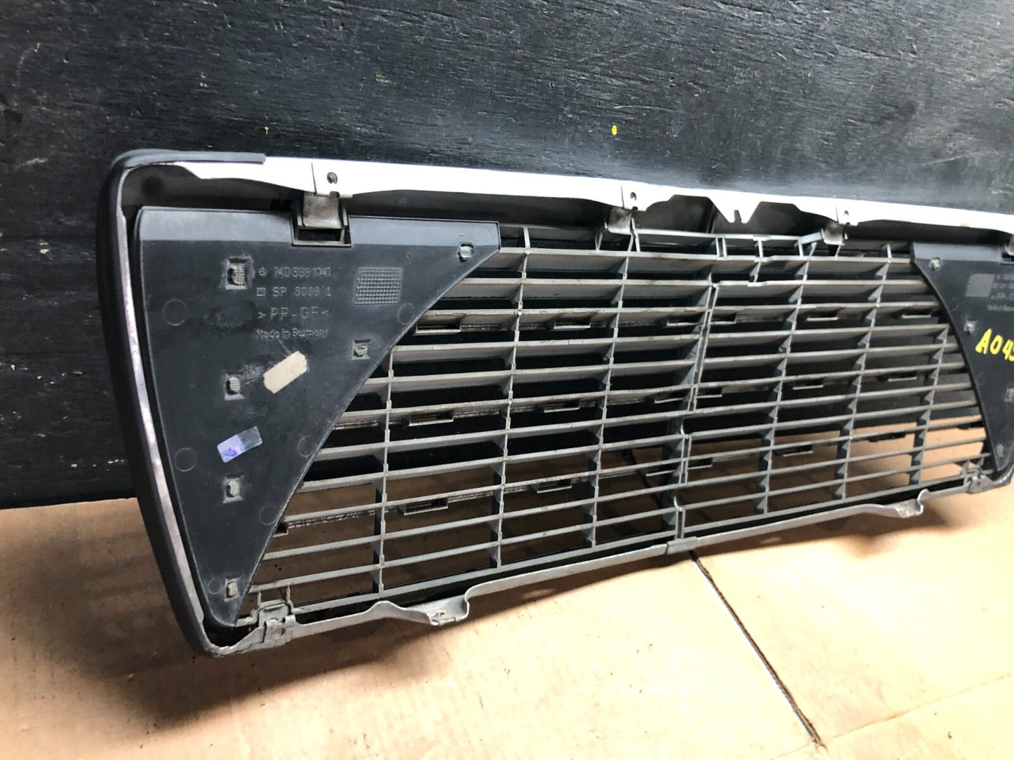 1994 to 1998 Mercedes-Benz W140 S600 S500 S320 Front Upper Grille A0453 DG14
