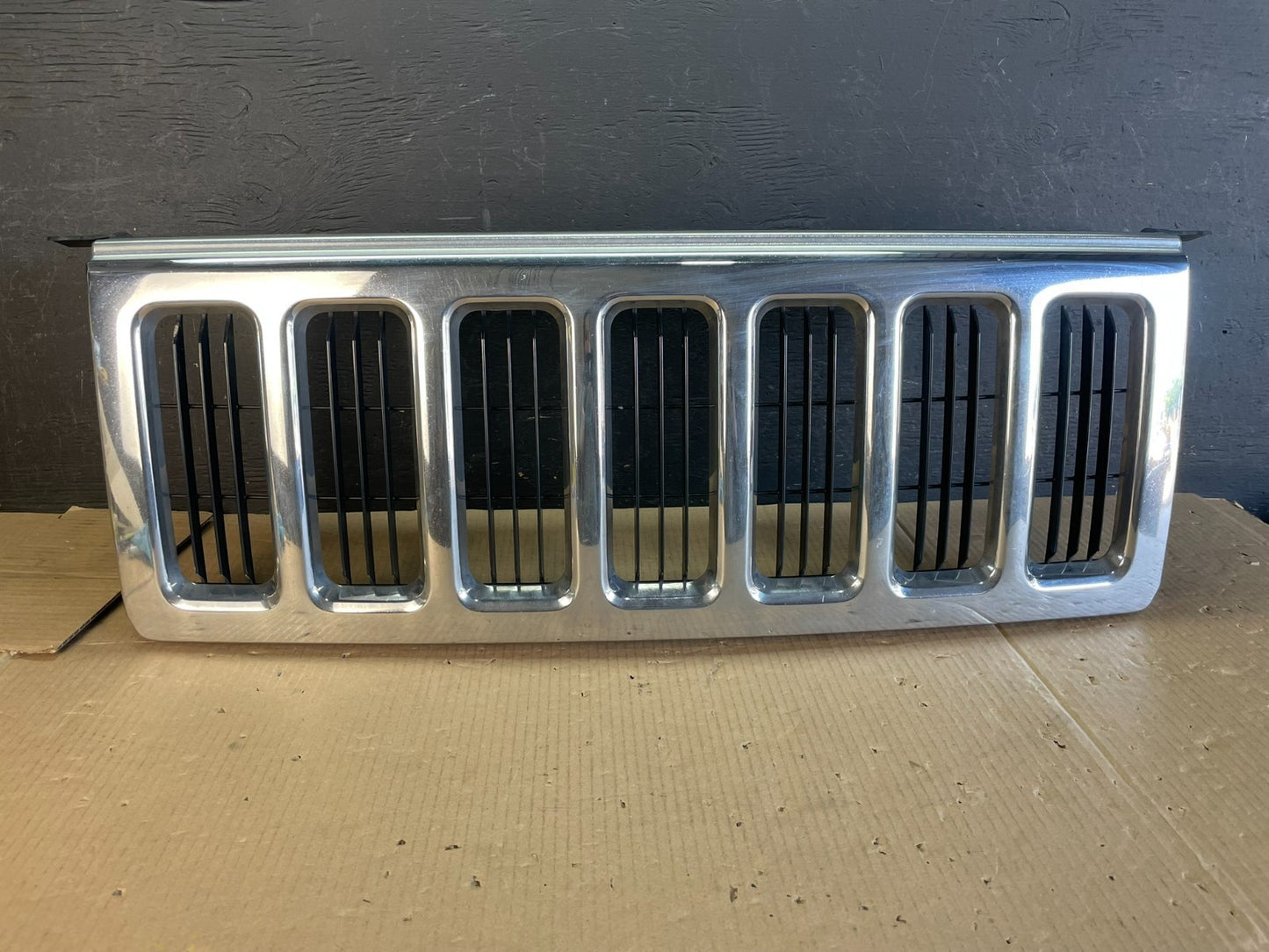 2006 to 2010 Jeep Commander Front Upper Grill Grille AE3751 DG0