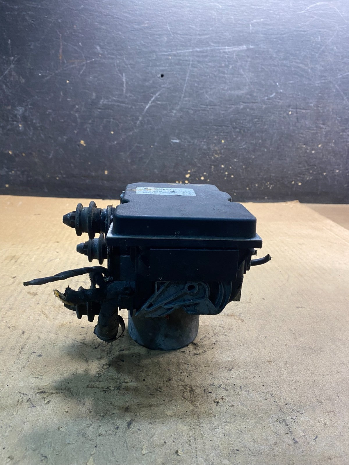 2010 to 2012 Audi A4 ABS Anti-Lock Brake Pump 8K061451 OEM Z2405 DG1