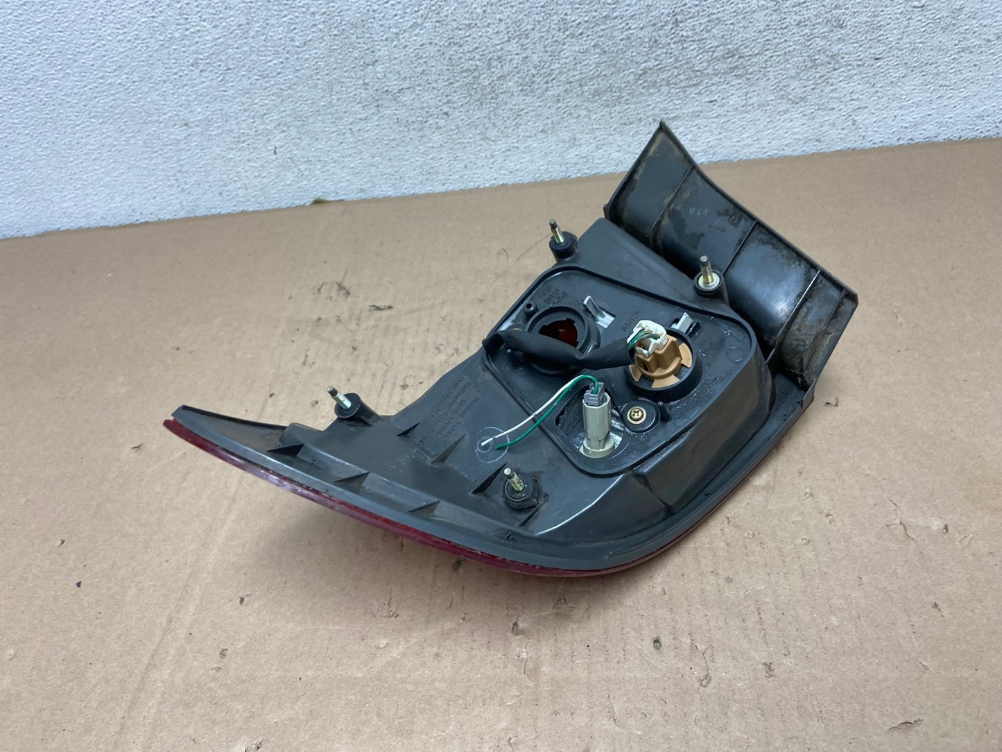 2000 2001 Lexus ES300 Outer Left Driver Lh Side Tail Light AG6722 LK4