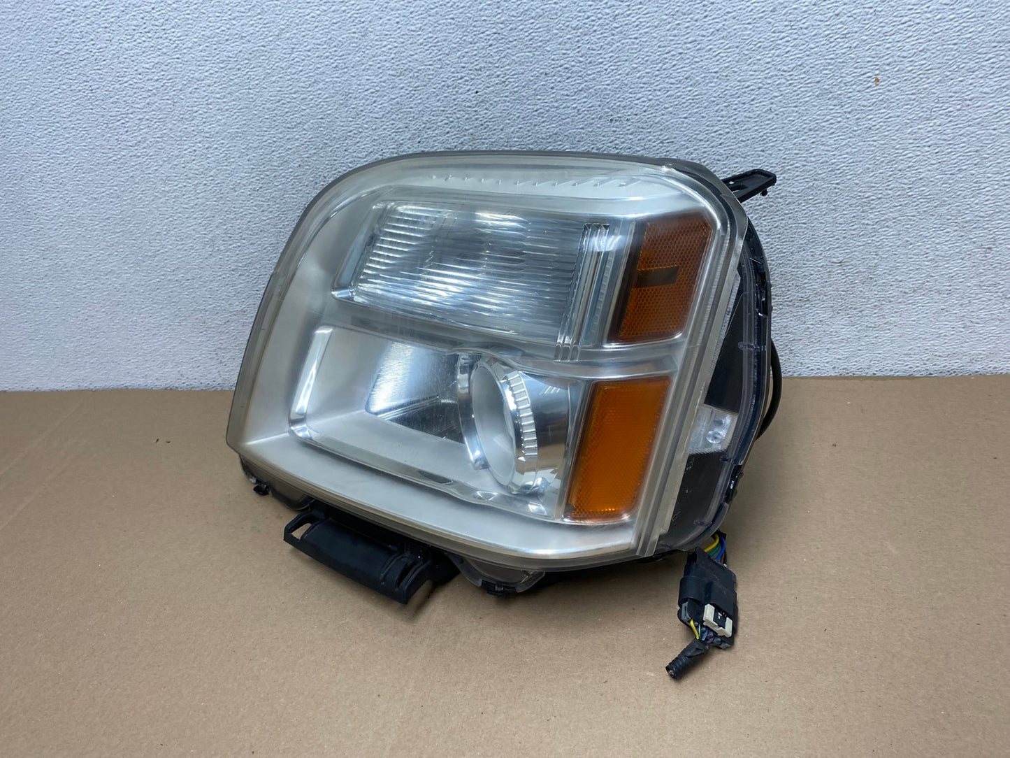 2010 to 2015 GMC Terrain Halogen Left Driver Lh Side Headlight AF2984 LK1