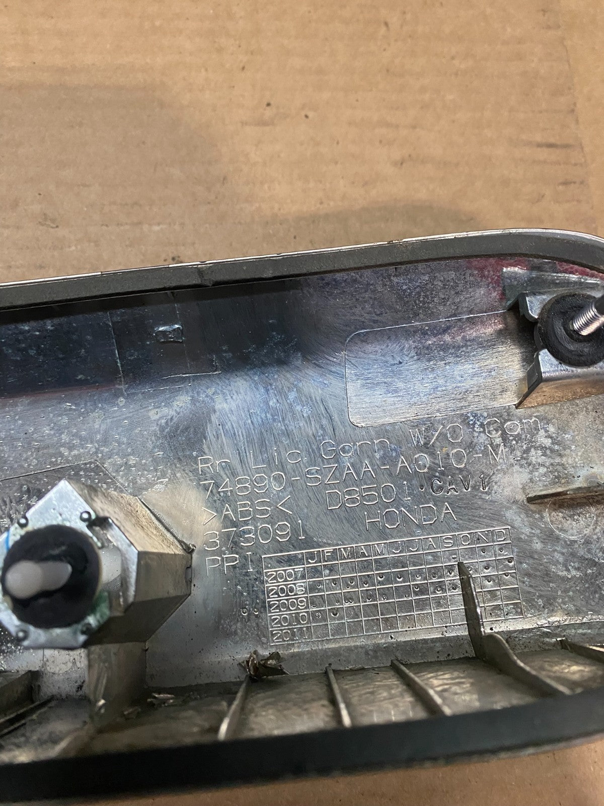 2009-2015 Honda Pilot Tailgate Trunk Handle Bezel Molding W/O Camera v6930 DG7
