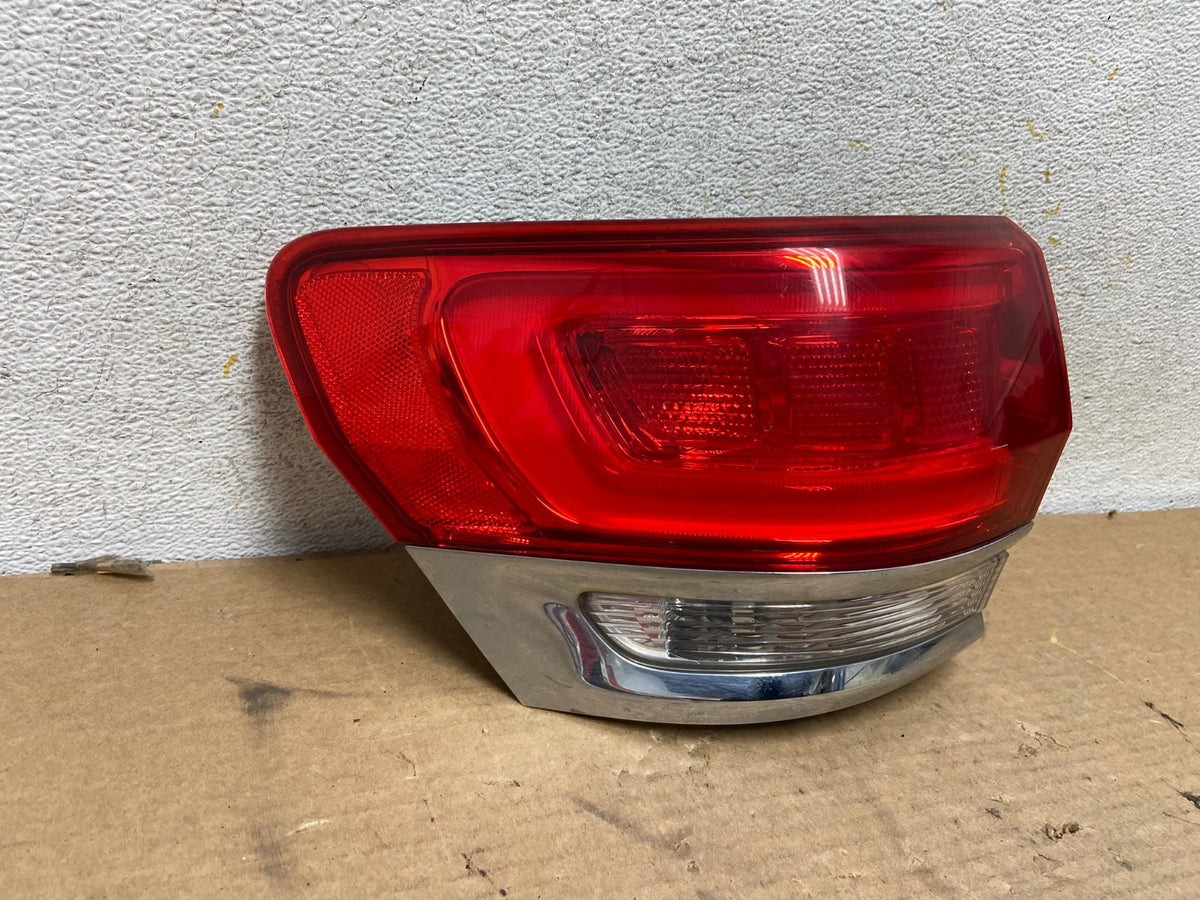 2014 - 2018 Jeep Grand Cherokee Left Driver LH Side Tail Light A4325 LK1
