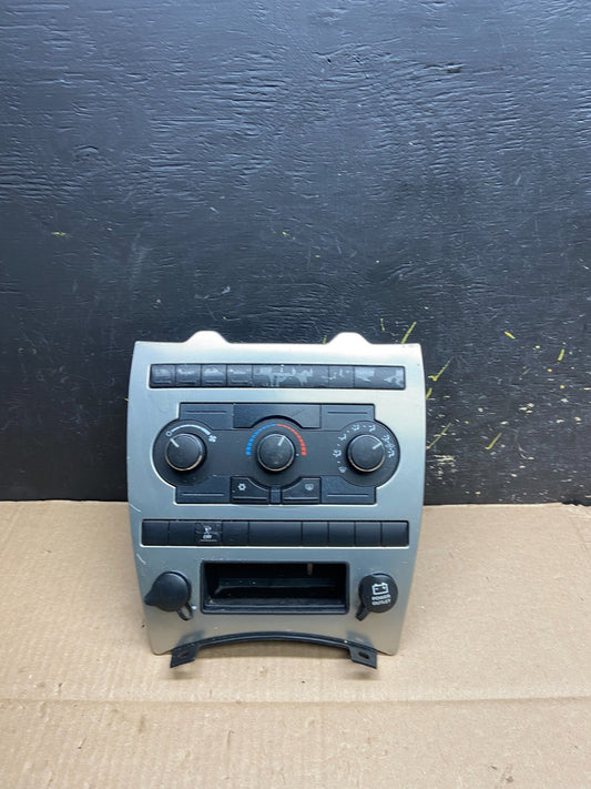 2005 to 2007 Jeep Commander Grand Cherokee A/C Climate Control Bezel Y2291 DG0
