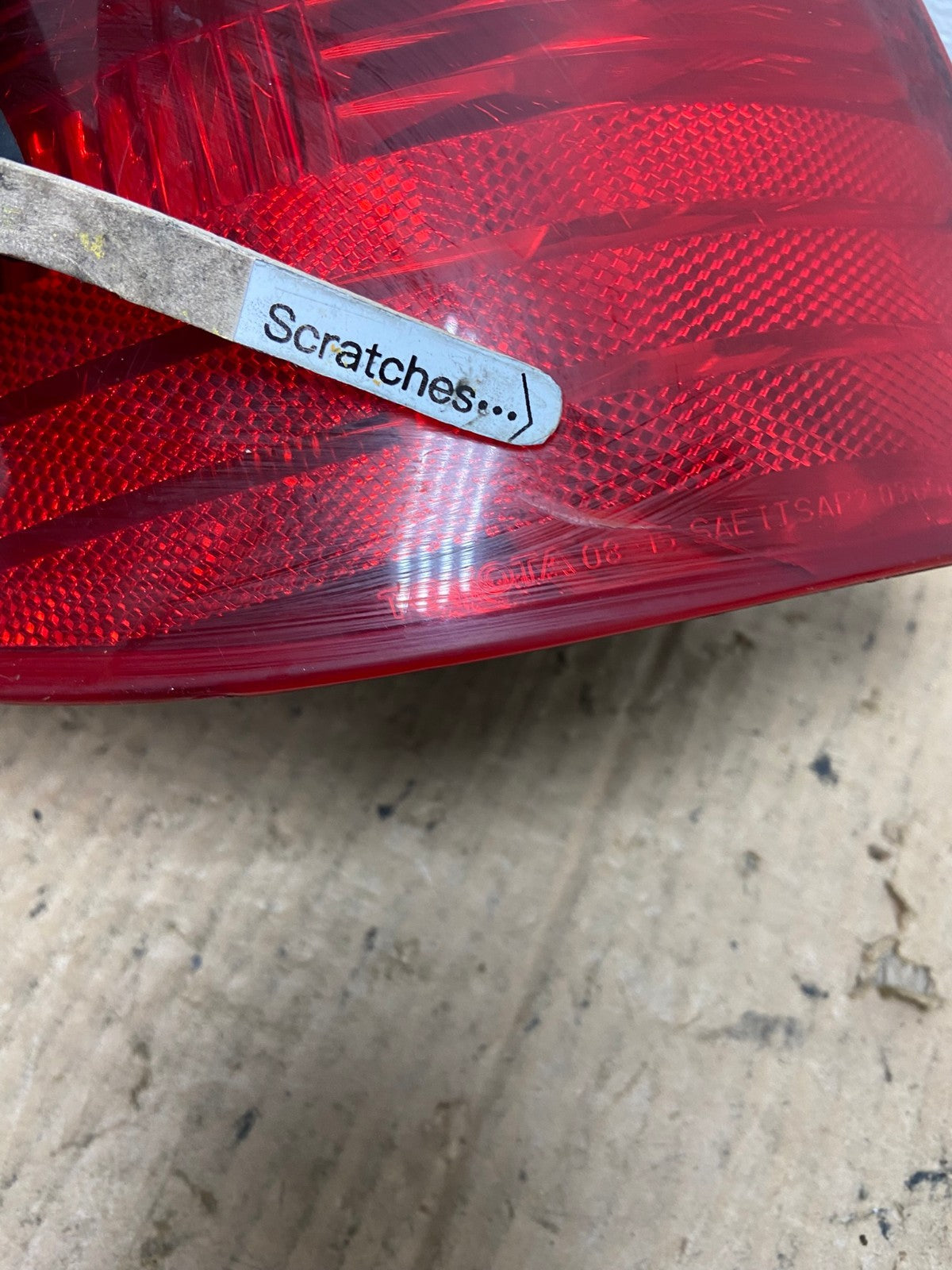 2004 to 2005 Toyota Sienna Left Driver LH Side Tail Light AC8265 LK3