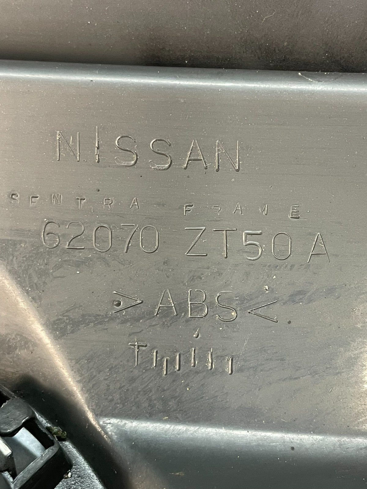 2010 to 2012 Nissan Sentra Front Upper Grill Grille ad8327 DG4