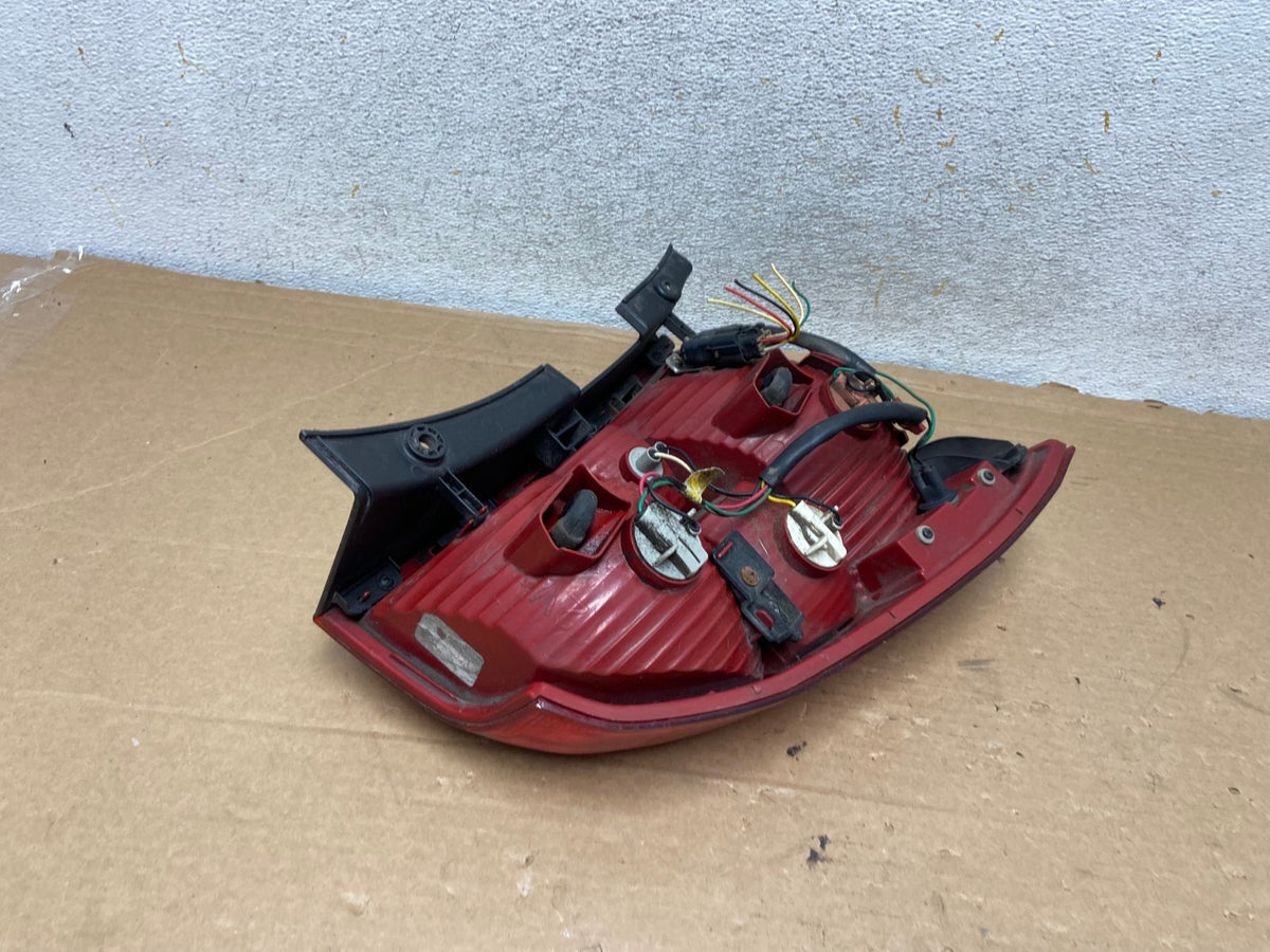 2005 to 2007 Kia Sportage Right Passenger Side RH Side Tail Light AH8323 LK3