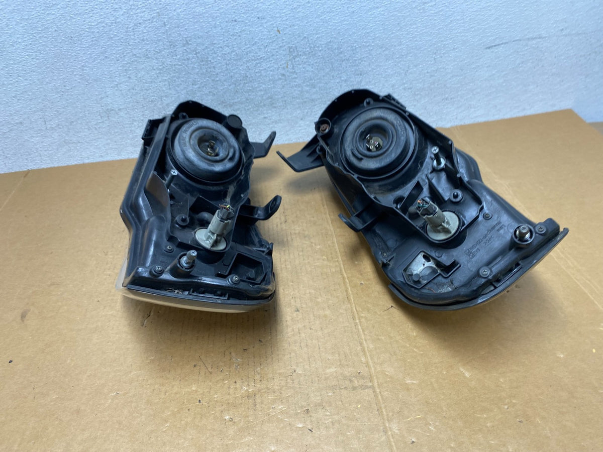 2000 to 2001 Nissan Maxima Left+Right Side Set Halogen Headlights AD9164 DW8