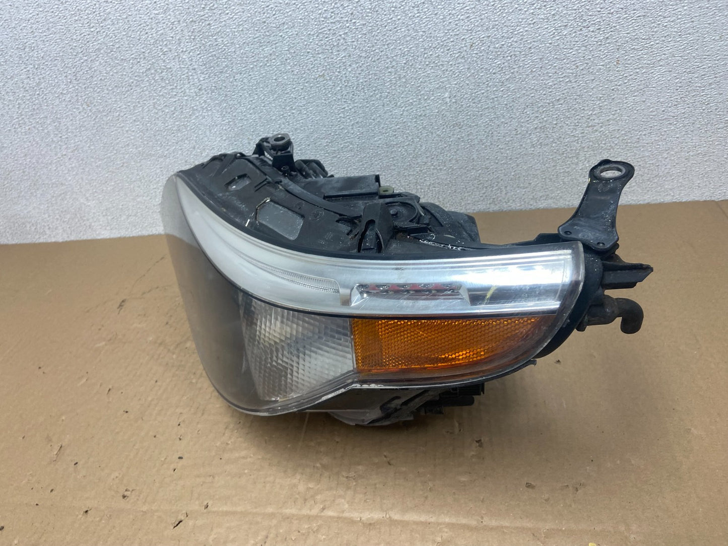 2004 to 2007 BMW 525i 5 Series Headlight Left LH Xenon AFS AB6188 DW1