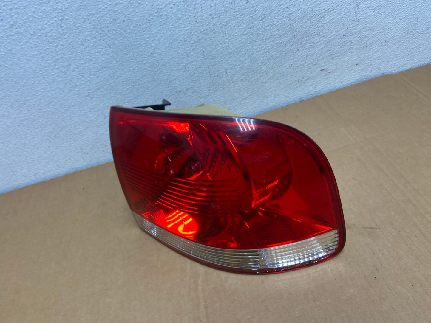 2004-2007 Volkswagen Touareg Right Passenger Side Rh Tail Light AC7466 LK1