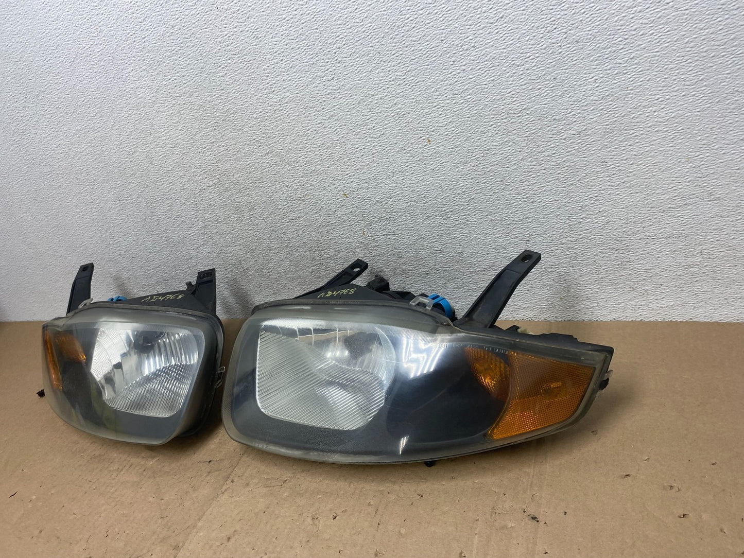2003 - 2005 Chevrolet Cavalier Left+Right Side Black Set Headlights AG4768 DW2