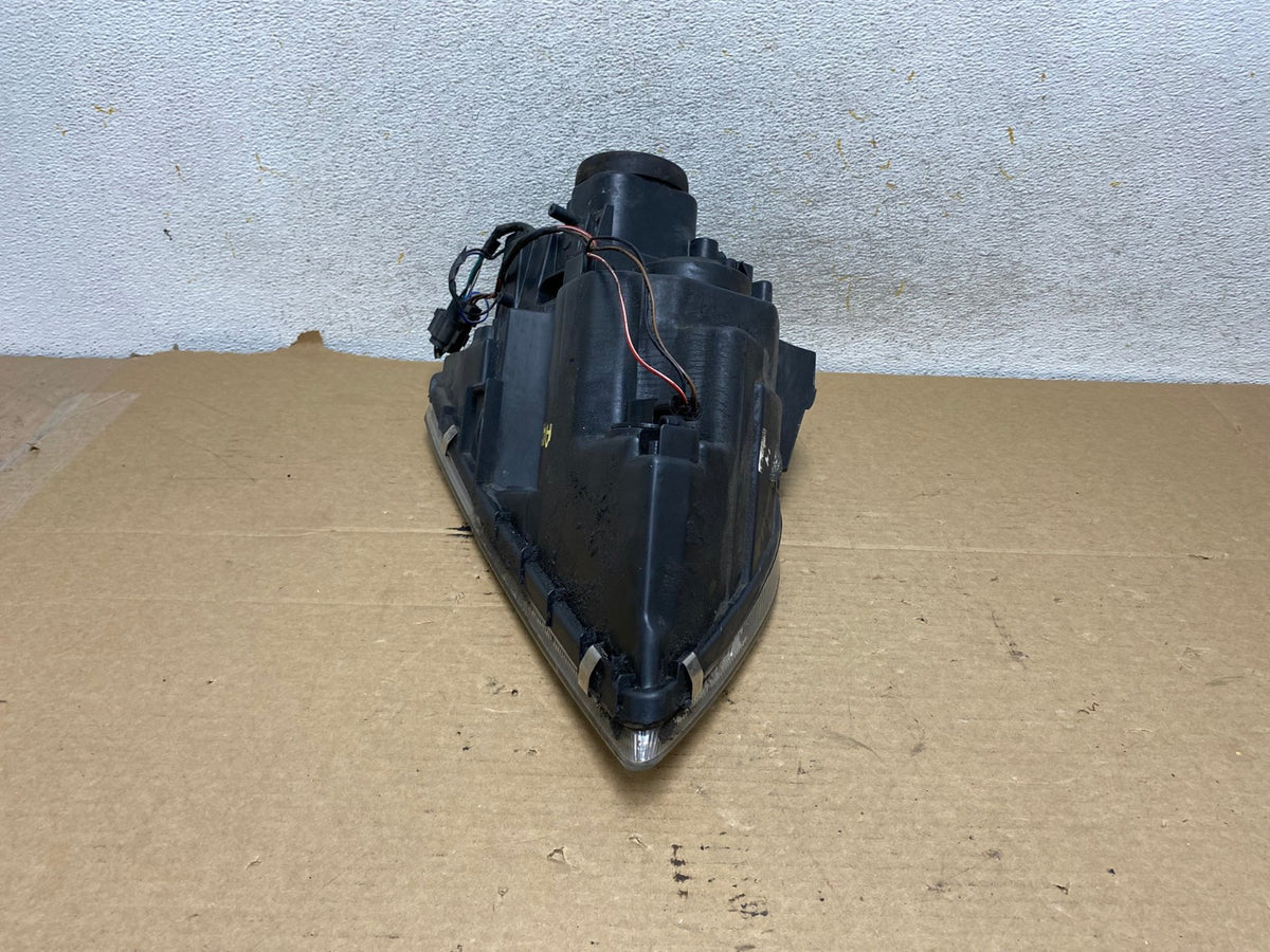 2004 to 2006 Chrysler Pacifica Headlight Left Driver LH Halogen AH7933 LK7