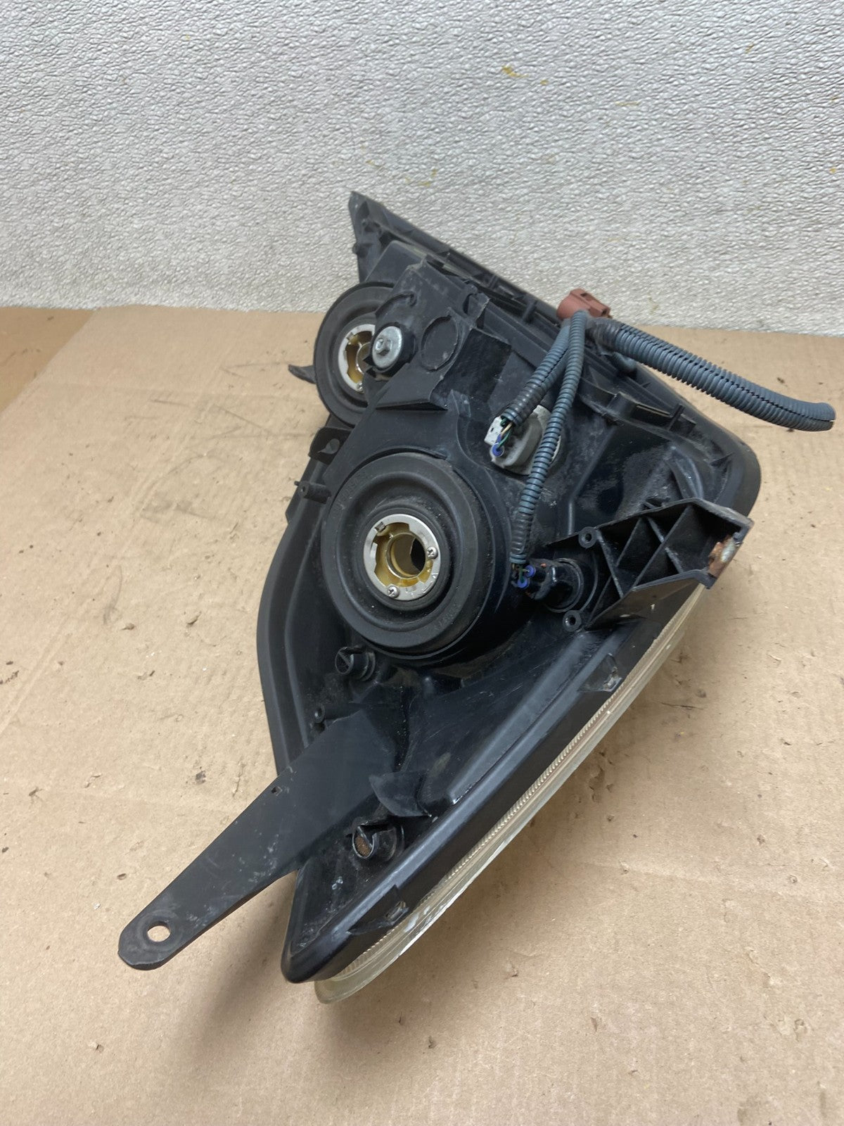 2004-2005 Toyota Sienna Left Driver LH Side Halogen Headlight AA0610 DW8