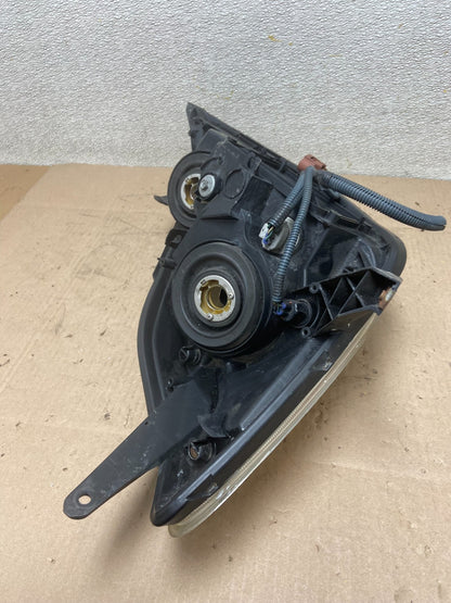 2004-2005 Toyota Sienna Left Driver LH Side Halogen Headlight AA0610 DW8
