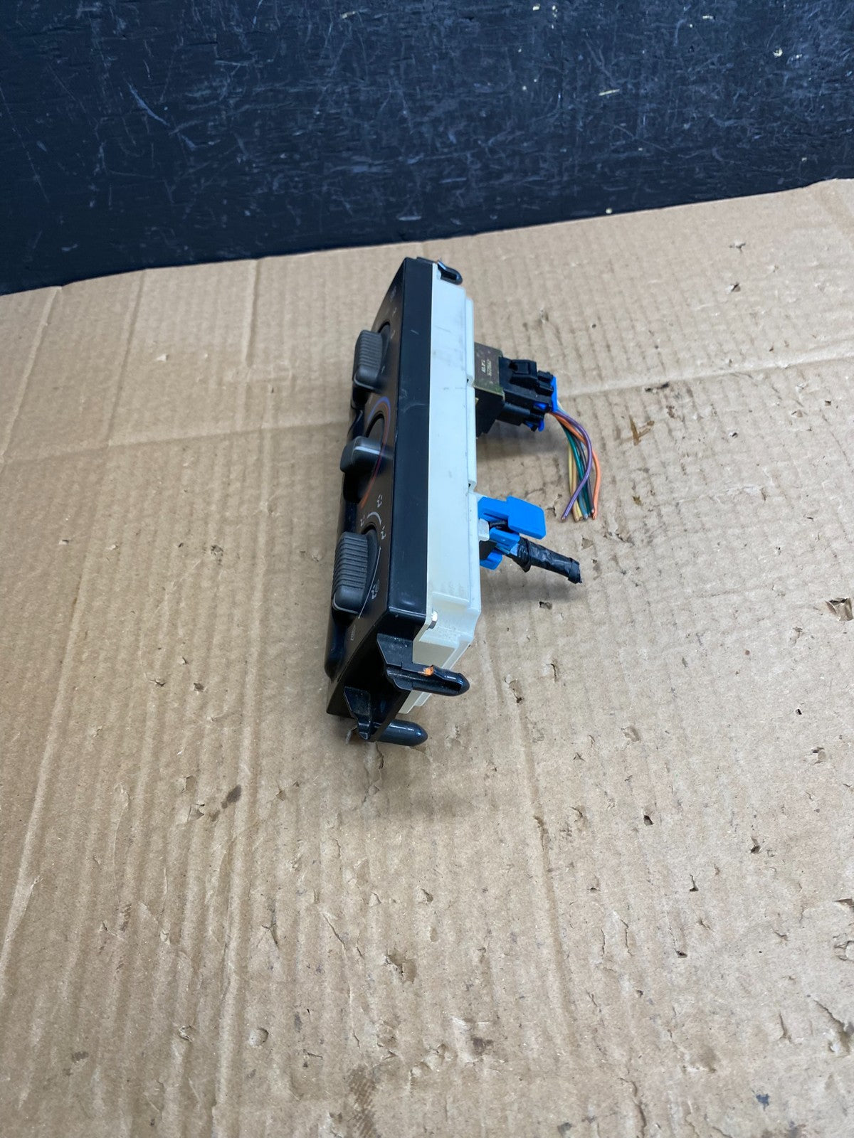 1999 to 2002 Chevrolet Silverado HVAC Heater Climate Control Module AC9512 DG2