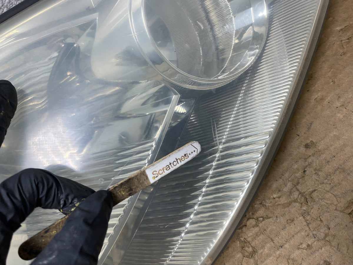2004-2005 Toyota Sienna Right Passenger Halogen Headlight AH9224 DW3