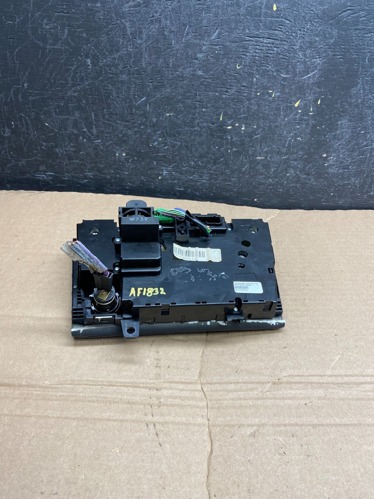 2003-2013 Volvo XC90 Center A/C Climate Control Radio Panel Bezel AF1832 DG3