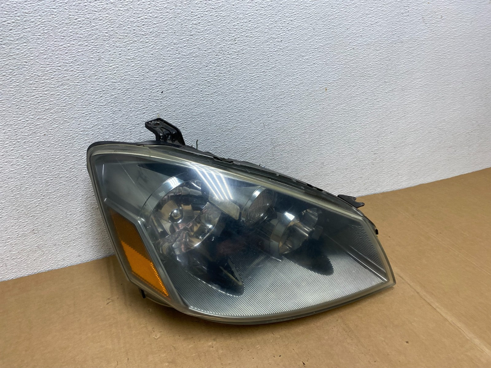 2005 to 2006 Nissan Altima Right RH Side Halogen Headlight AC8422 DW2
