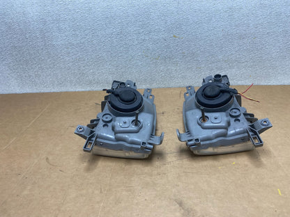 2001 to 2002 Subaru Forester Left+Right Halogen Headlights X3942 DW10