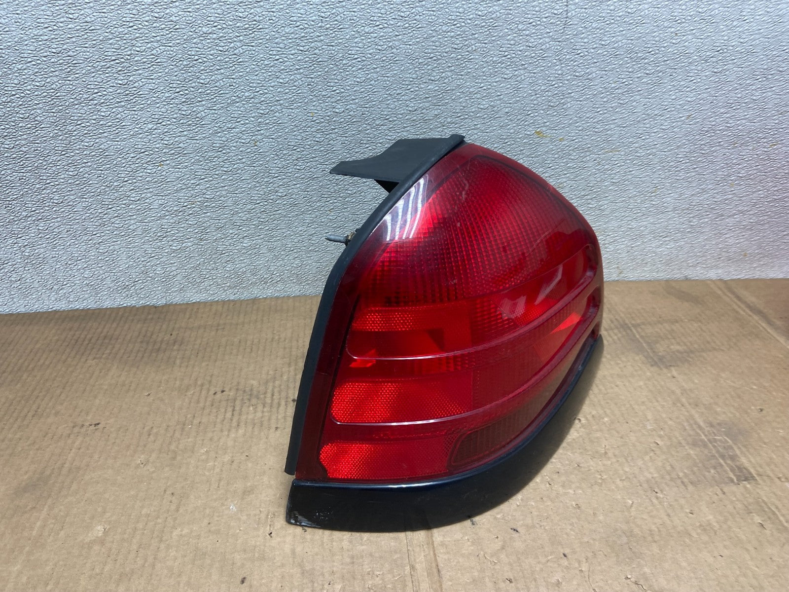2003 - 2011 Ford Crown Victoria Left Driver Lh Side Tail Light Oem AA9651 LK2