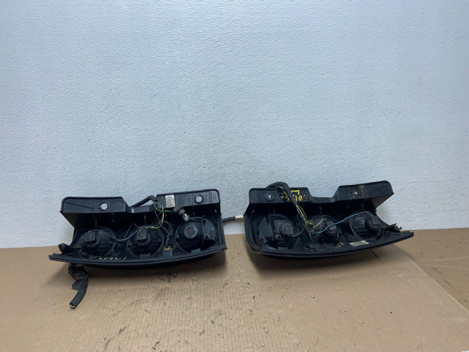 2007-2014 GMC Yukon Denali Left + Right SET Tail Lights Light AE8811 DG8