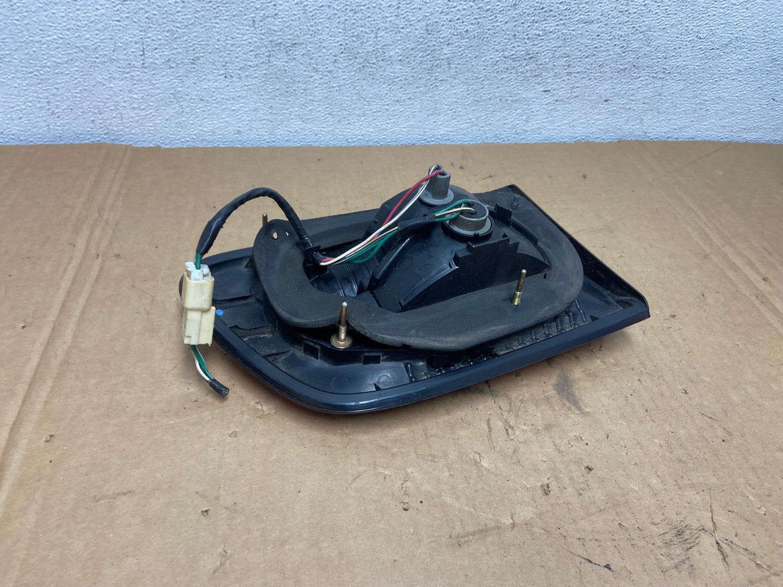 2001 - 2003 Toyota Sienna Right Passenger Rh Side Inner Tail Light AD2787 LK5