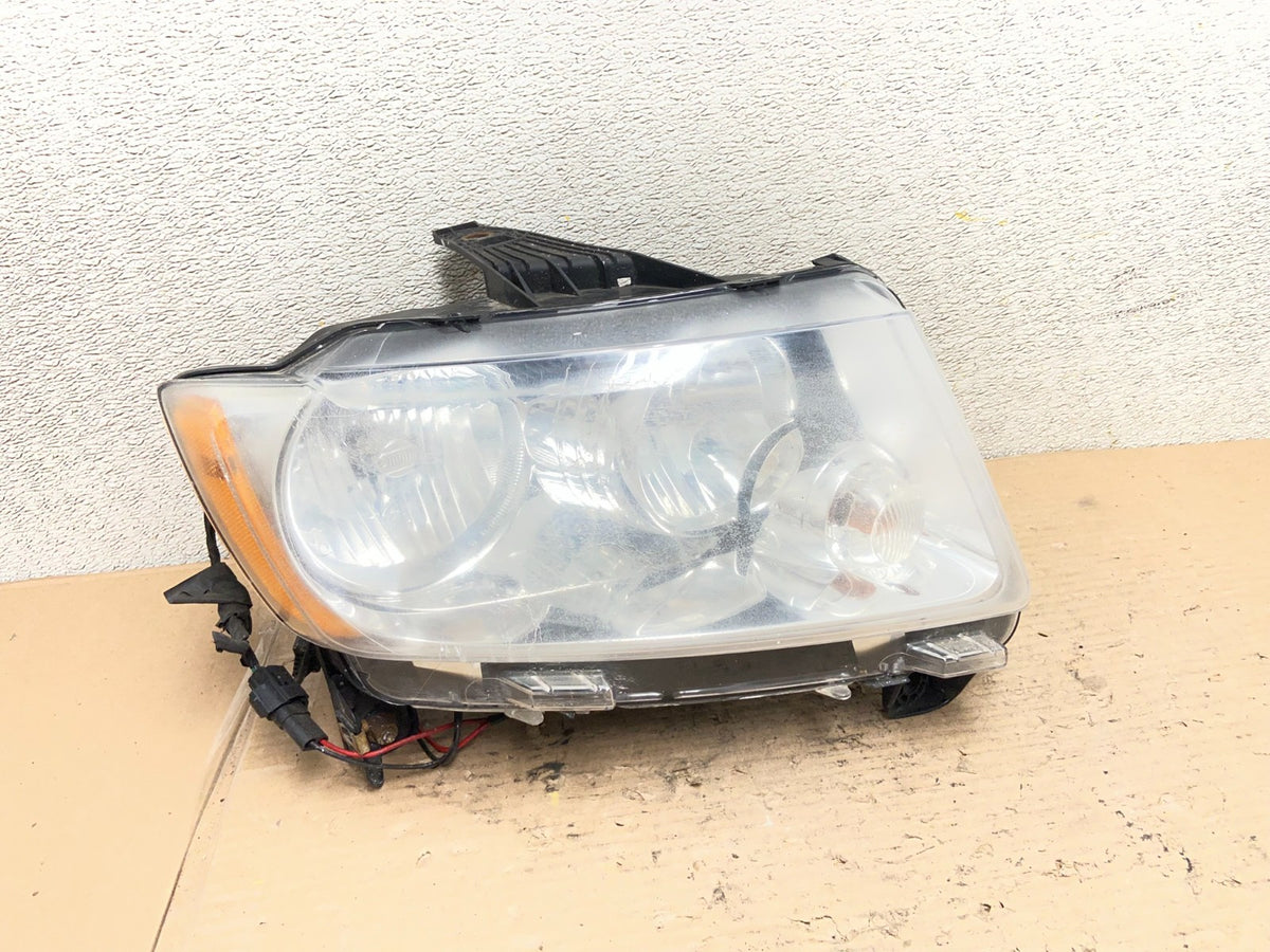 2011-2013 Jeep Grand Cherokee Right Passenger Halogen Headlight AA9699 DW1