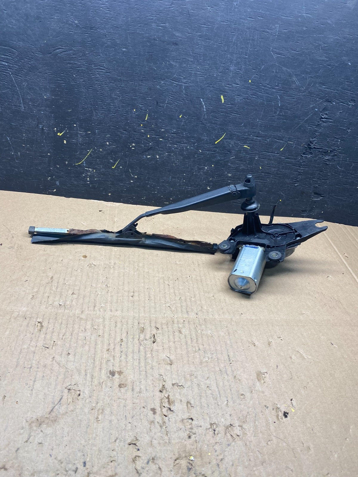 2004 to 2009 Cadillac SRX Rear Windshield Washer Wiper Motor t1432 DG3