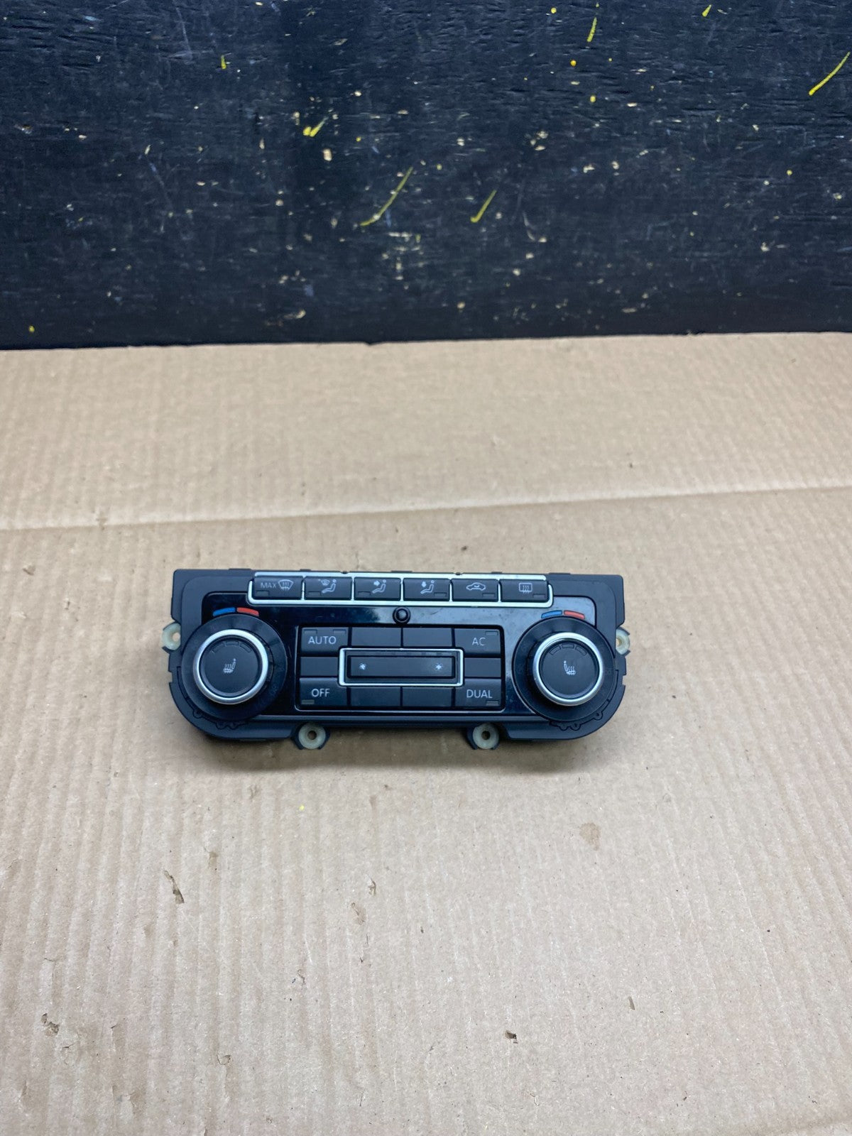 2009 - 2011 Volkswagen CC Center Climate Control Panel AC Heater U5925 DG0