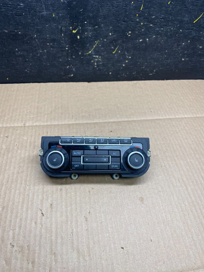 2009 - 2011 Volkswagen CC Center Climate Control Panel AC Heater U5925 DG0