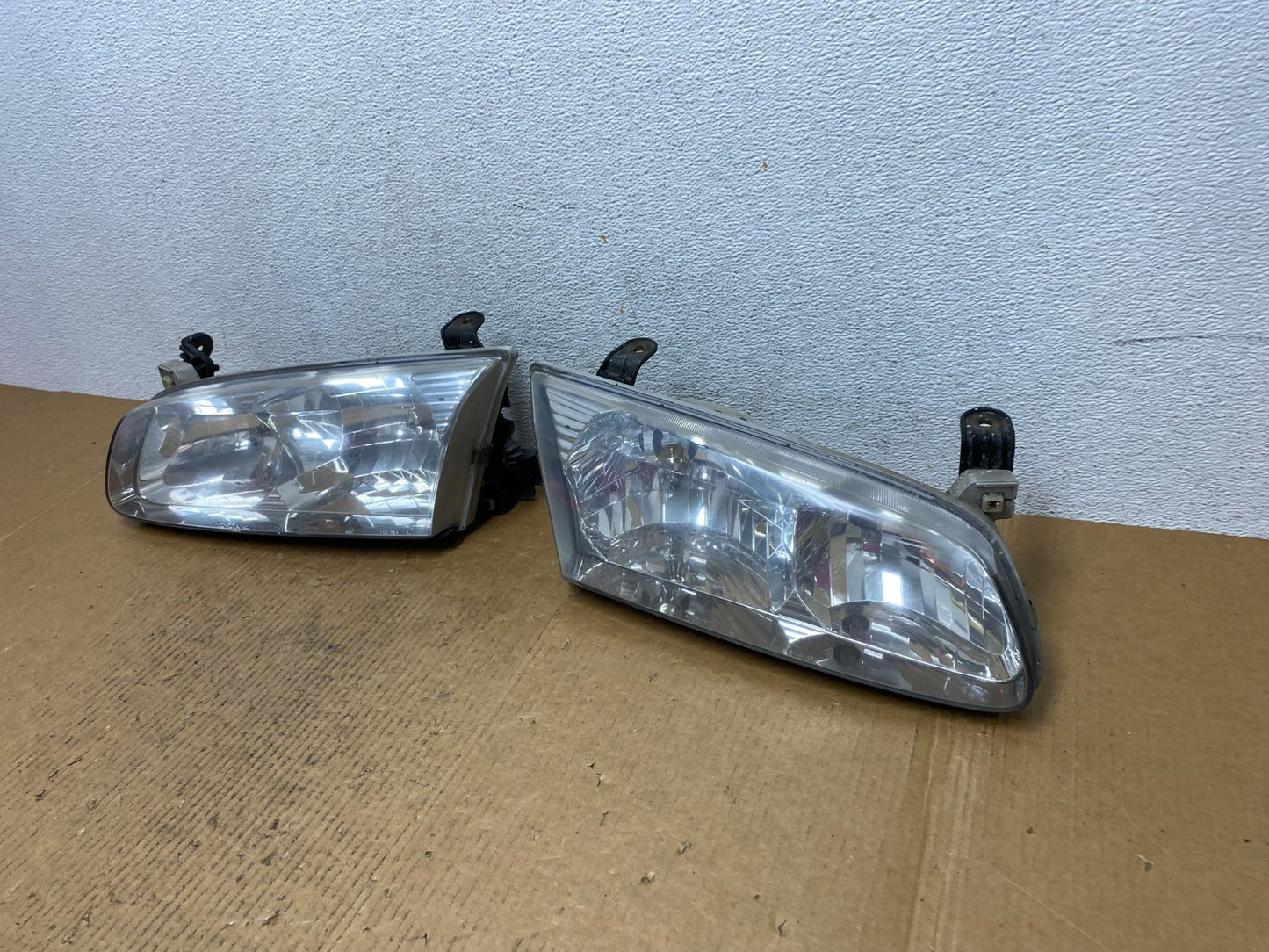 2000 to 2001 Toyota Camry Front Left+Right Side Headlights AE0610 DW1