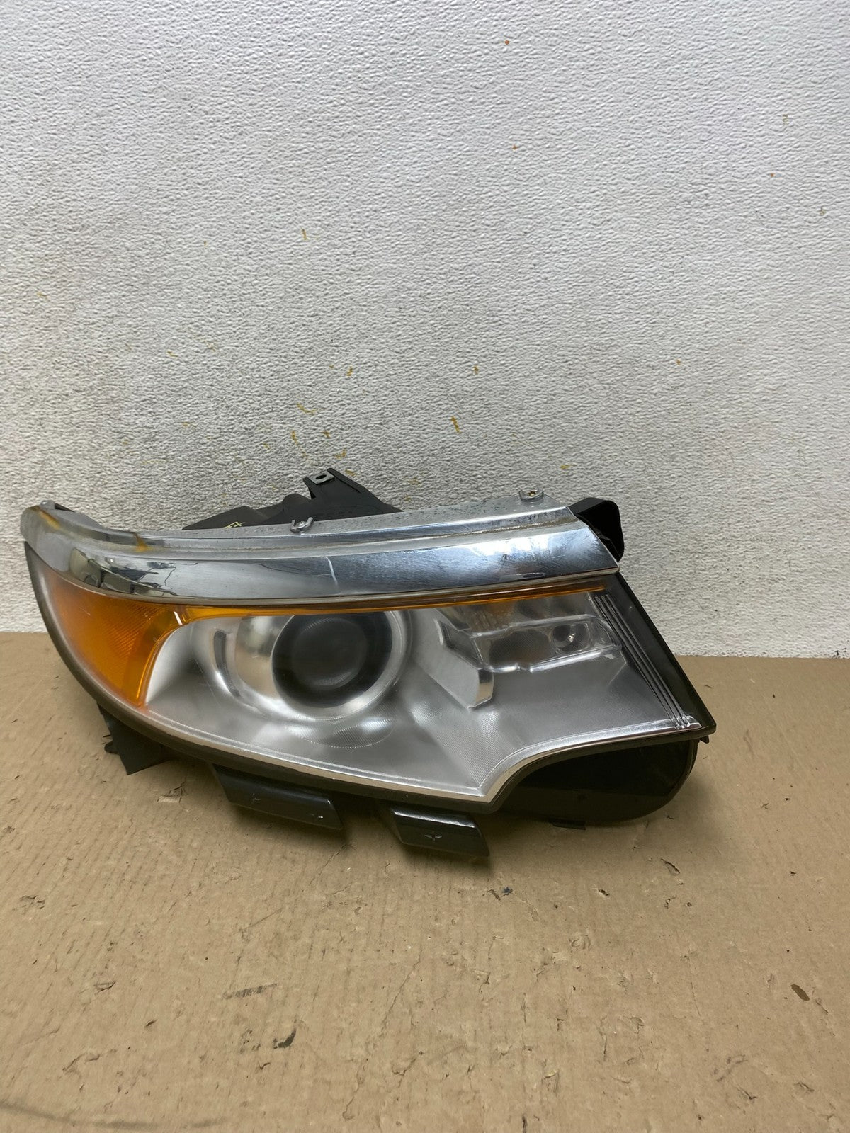 2011 to 2014 Ford Edge Front Right Passenger Headlight Halogen AH6877 DW0