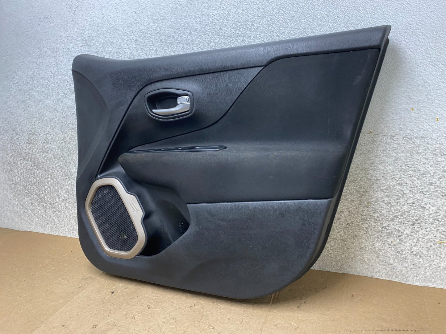 2016 to 2018 Jeep Renegade Front Right Passenger Side Panel Door w9209 DG1