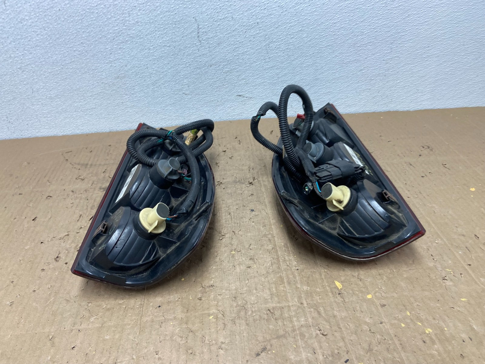 2004 to 2012 Chevrolet Colorado GMC Canyon Left+Right Set Tail Lights AC0272 DW7
