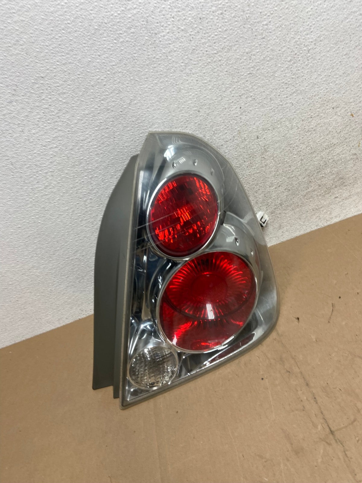 2005 to 2006 Nissan Altima Tail Light Right Passenger RH Side AE6689 LK2