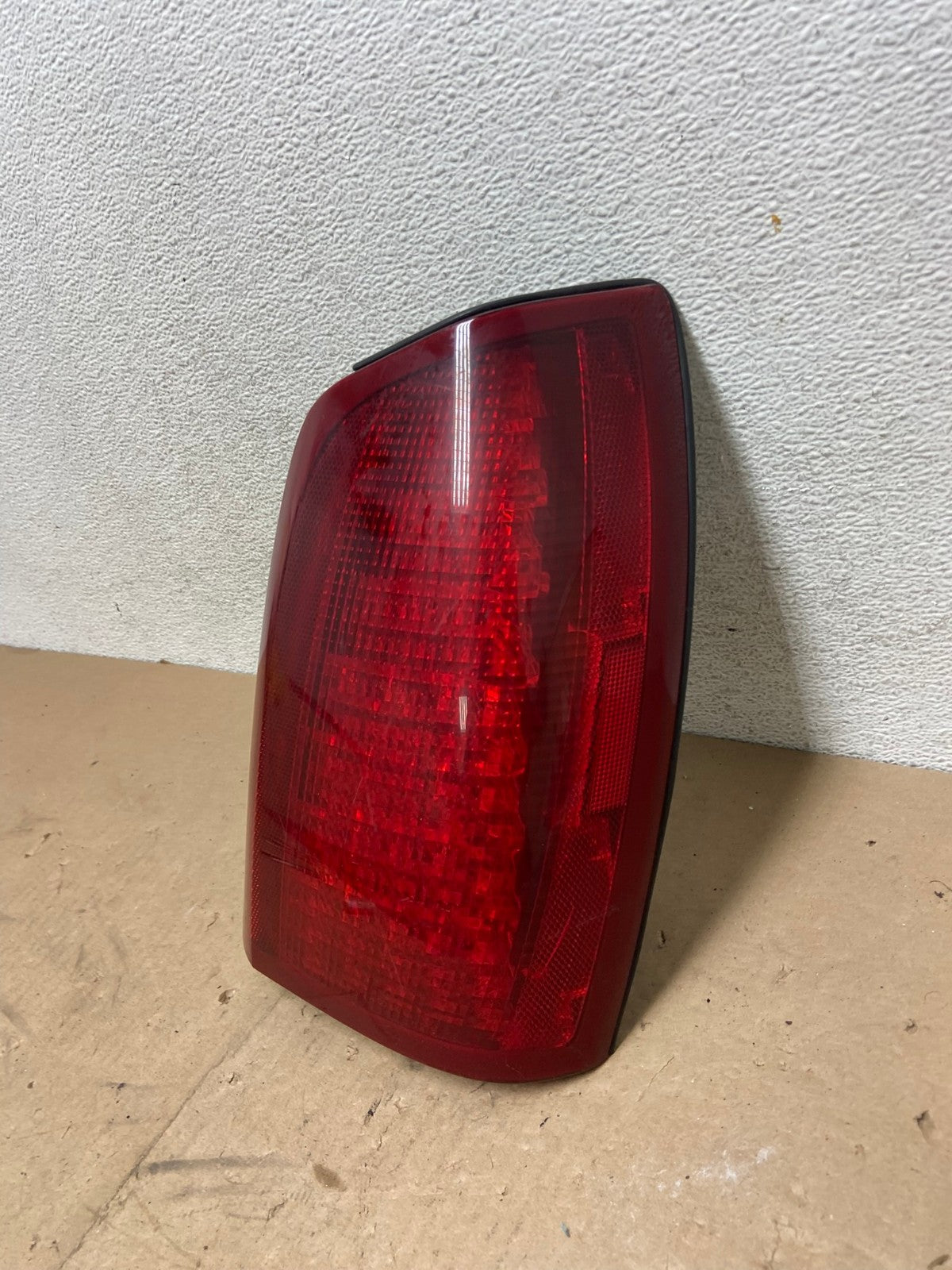 2000 to 2005 Cadillac Deville Right Passenger Rh Side Tail Light AG4913 LK1